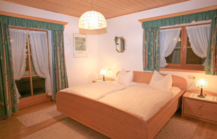 Gaestehaus Gschwendtner - Chiemgau Karte Инцел Екстериор снимка