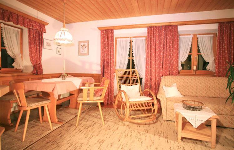 Gaestehaus Gschwendtner - Chiemgau Karte Инцел Екстериор снимка
